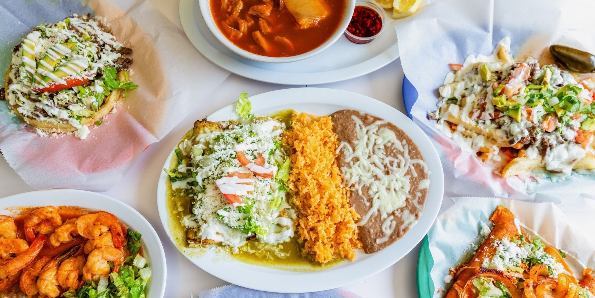 Variedad de antojitos mexicanos