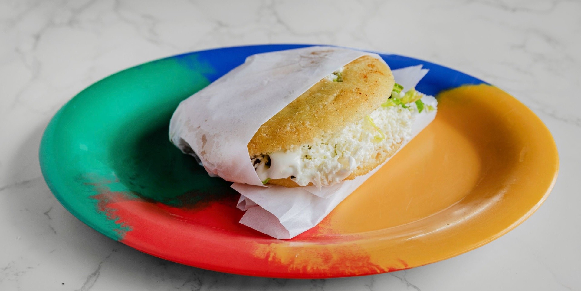 Gordita rellena de chicharrón